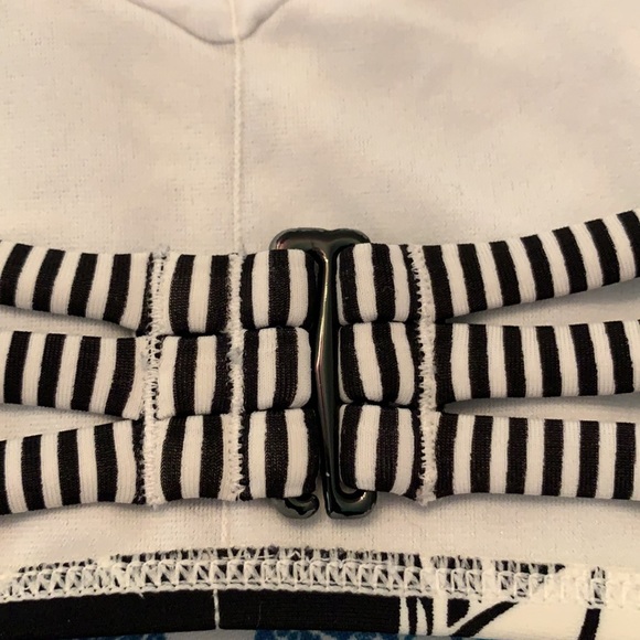 Old Navy scoop bikini top size large - Picture 7 of 9